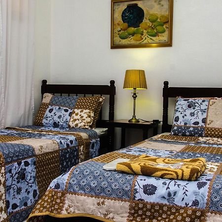 Lola Itang Pension House Tiniguiban Екстер'єр фото