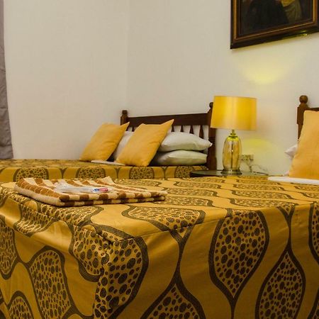 Lola Itang Pension House Tiniguiban Екстер'єр фото