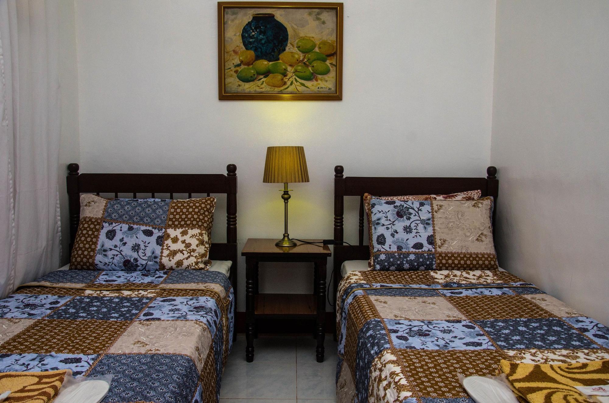 Lola Itang Pension House Tiniguiban Екстер'єр фото