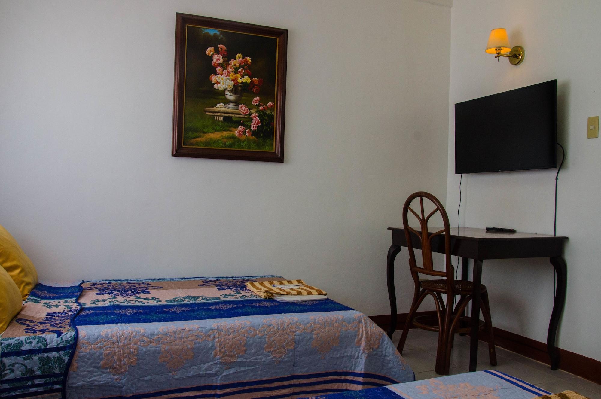 Lola Itang Pension House Tiniguiban Екстер'єр фото