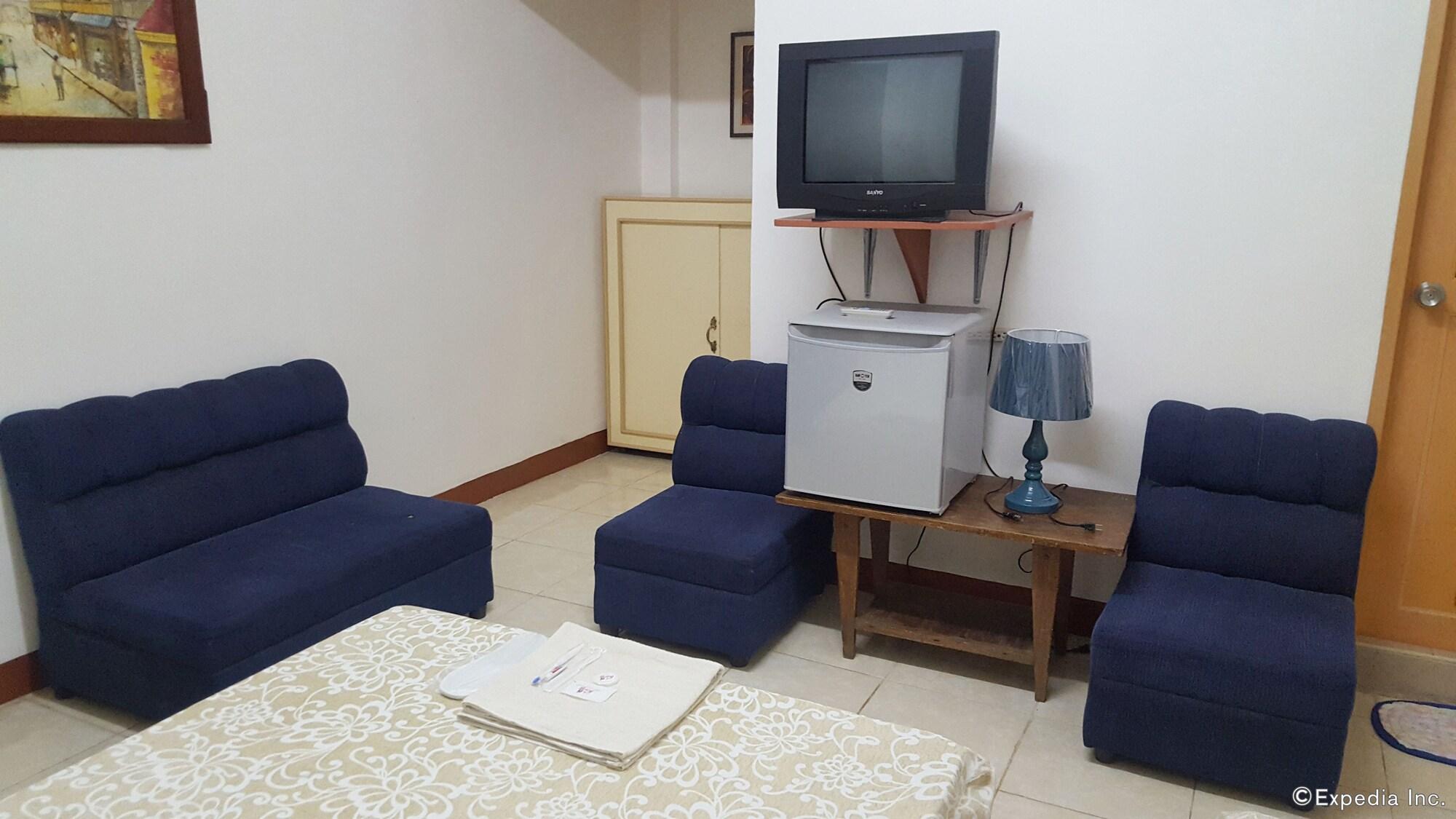 Lola Itang Pension House Tiniguiban Екстер'єр фото