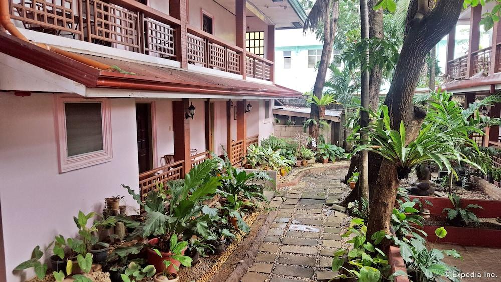 Lola Itang Pension House Tiniguiban Екстер'єр фото