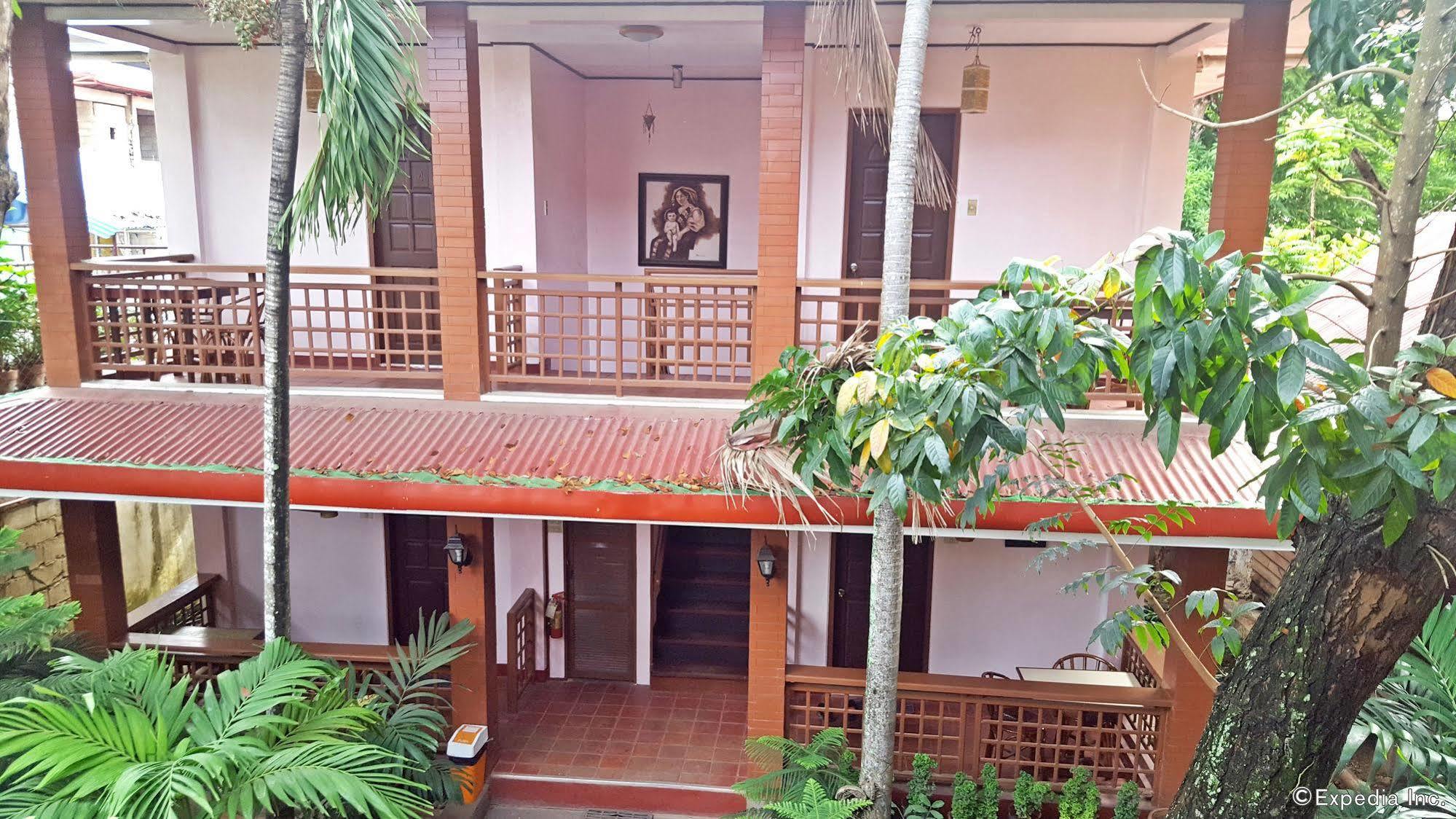 Lola Itang Pension House Tiniguiban Екстер'єр фото