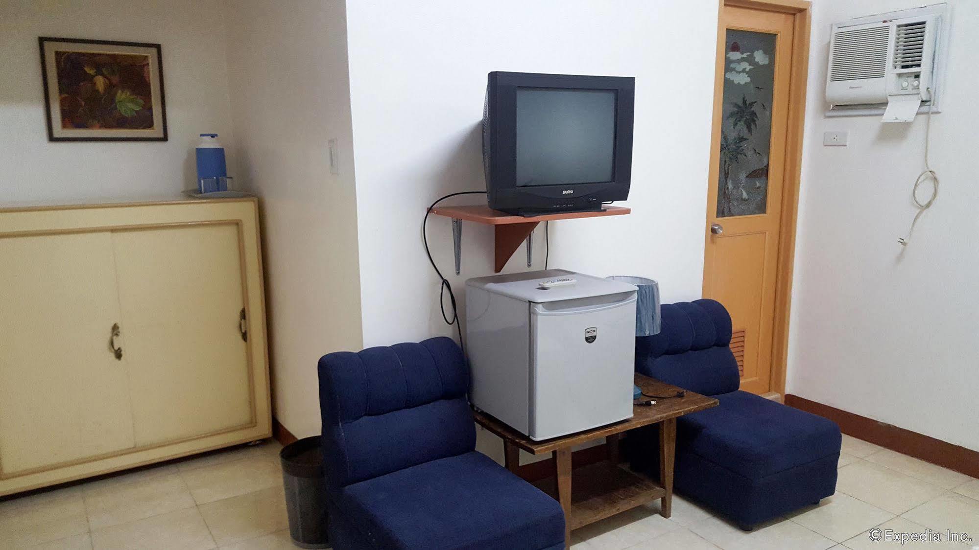 Lola Itang Pension House Tiniguiban Екстер'єр фото