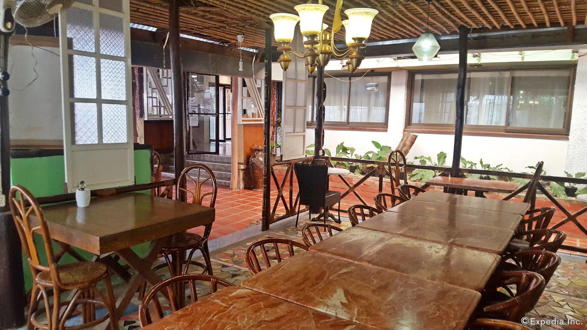 Lola Itang Pension House Tiniguiban Екстер'єр фото