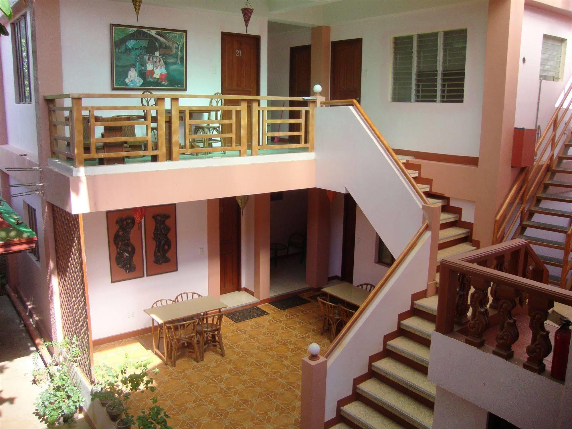Lola Itang Pension House Tiniguiban Екстер'єр фото