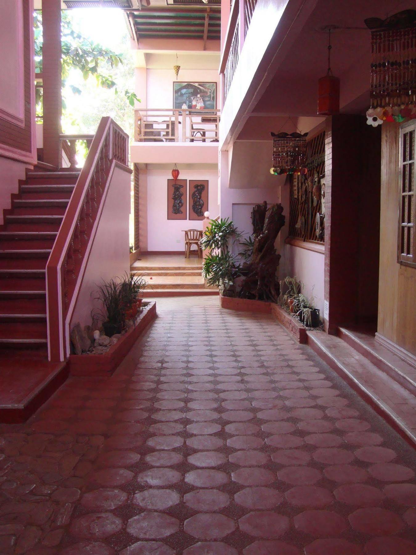 Lola Itang Pension House Tiniguiban Екстер'єр фото
