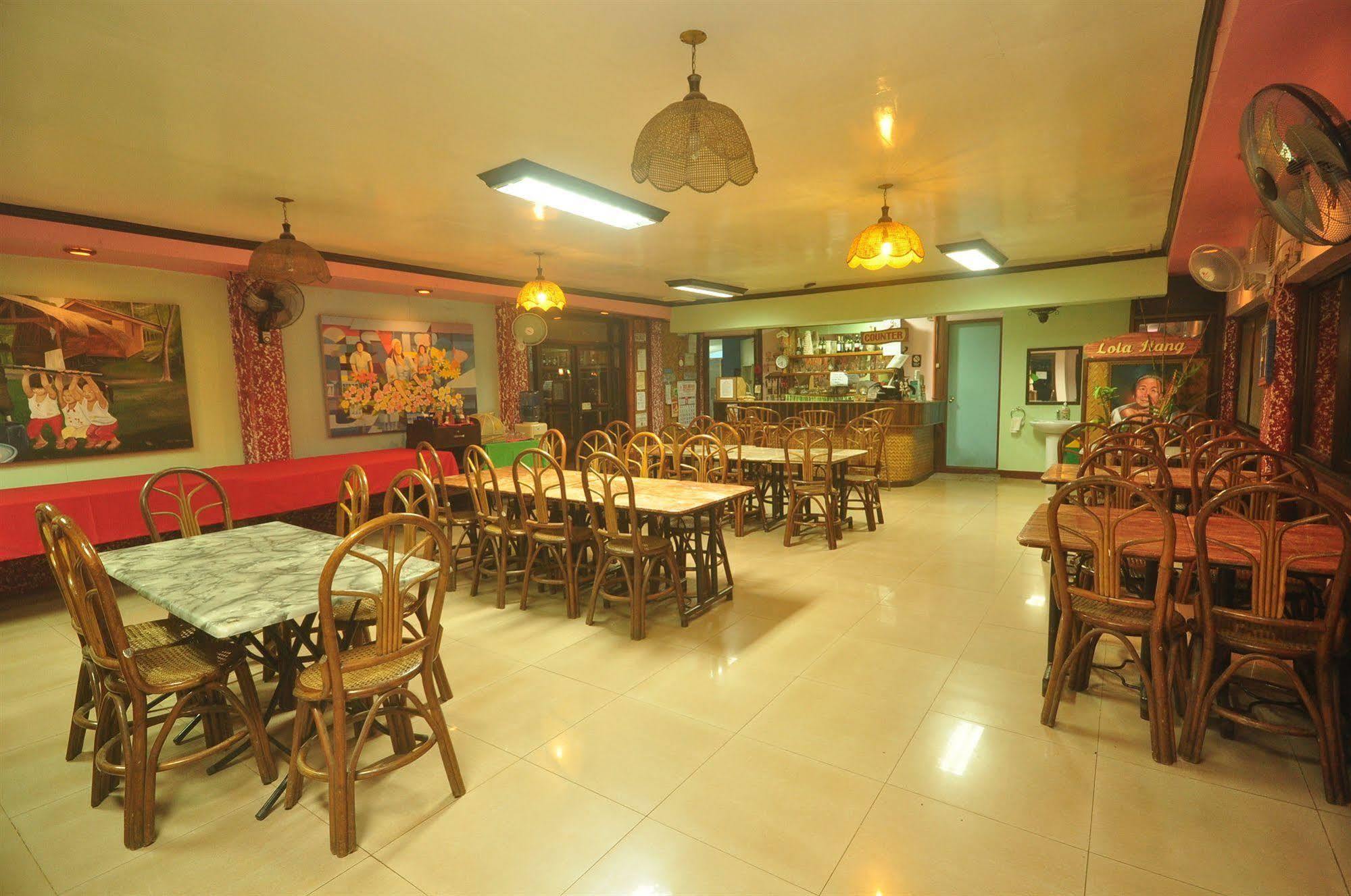 Lola Itang Pension House Tiniguiban Екстер'єр фото