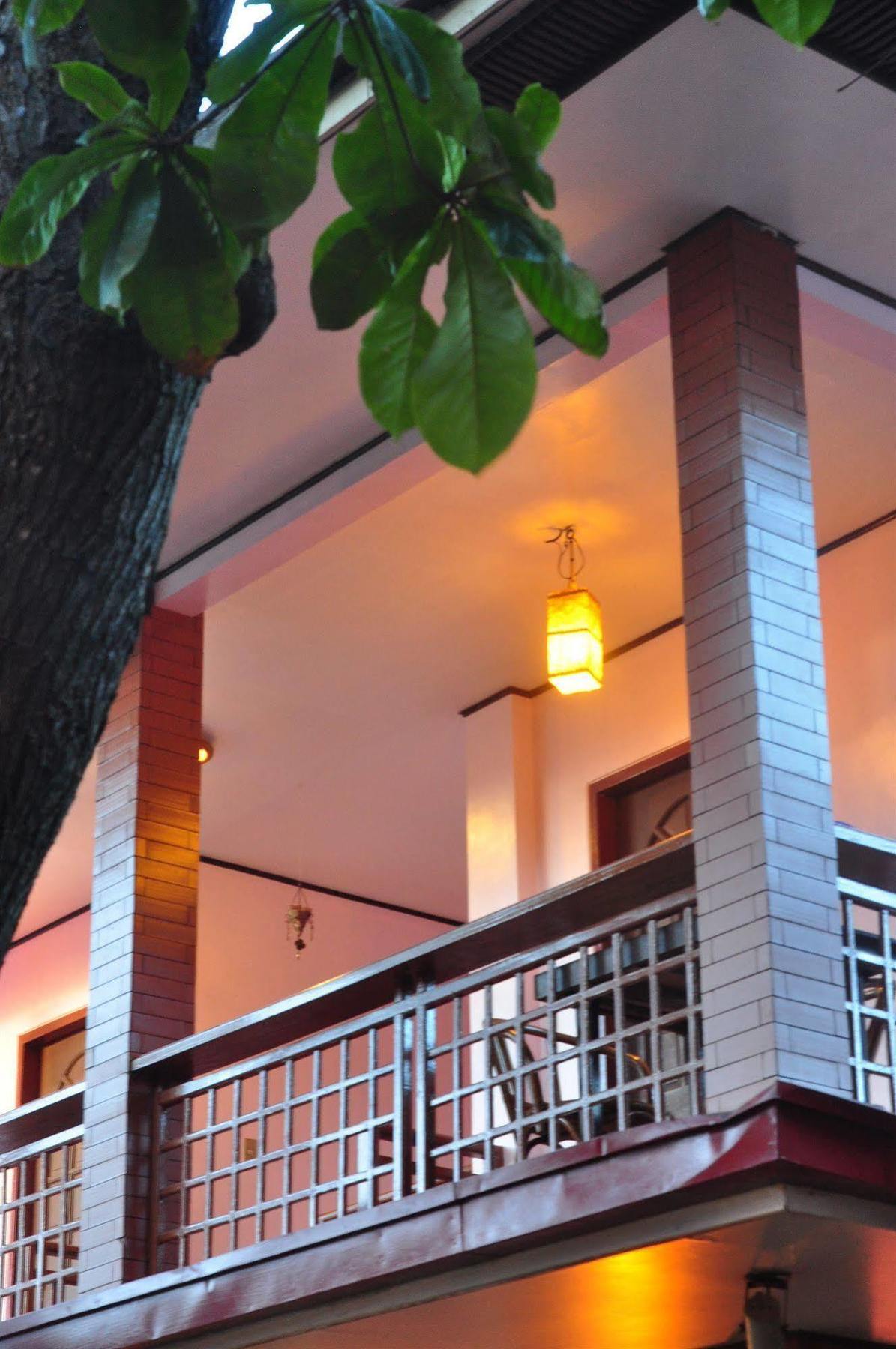 Lola Itang Pension House Tiniguiban Екстер'єр фото