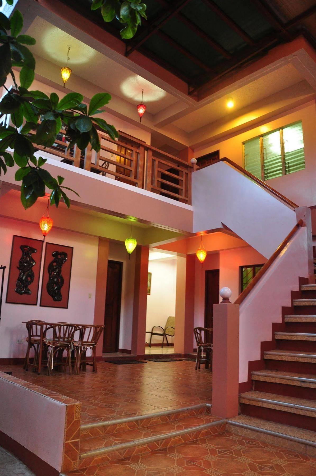 Lola Itang Pension House Tiniguiban Екстер'єр фото