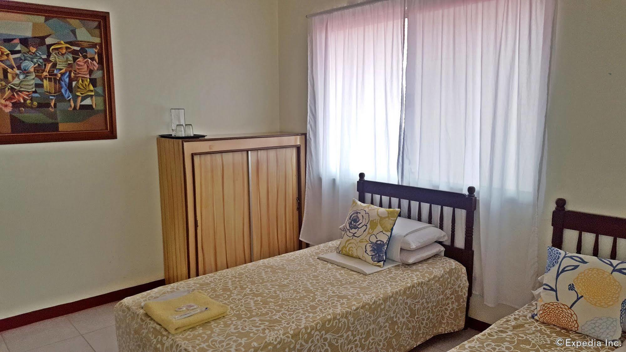 Lola Itang Pension House Tiniguiban Екстер'єр фото