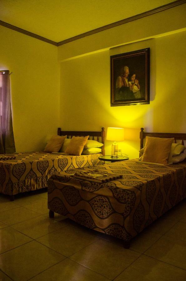 Lola Itang Pension House Tiniguiban Екстер'єр фото