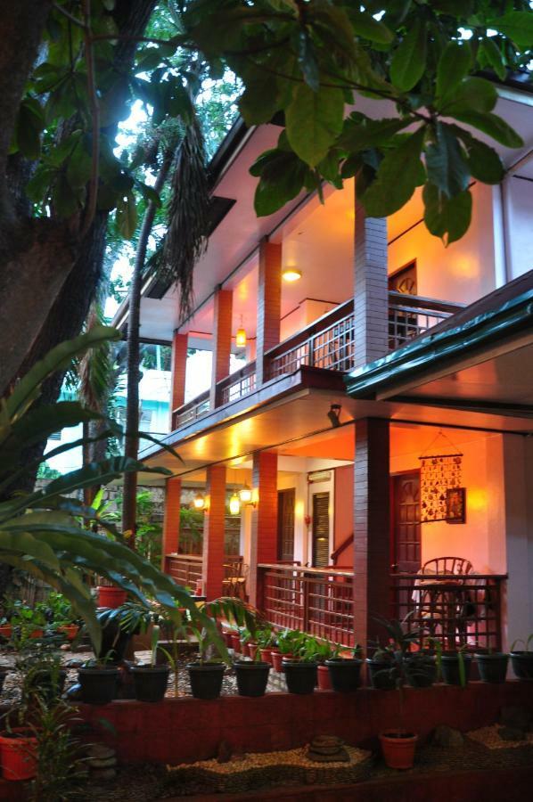 Lola Itang Pension House Tiniguiban Екстер'єр фото