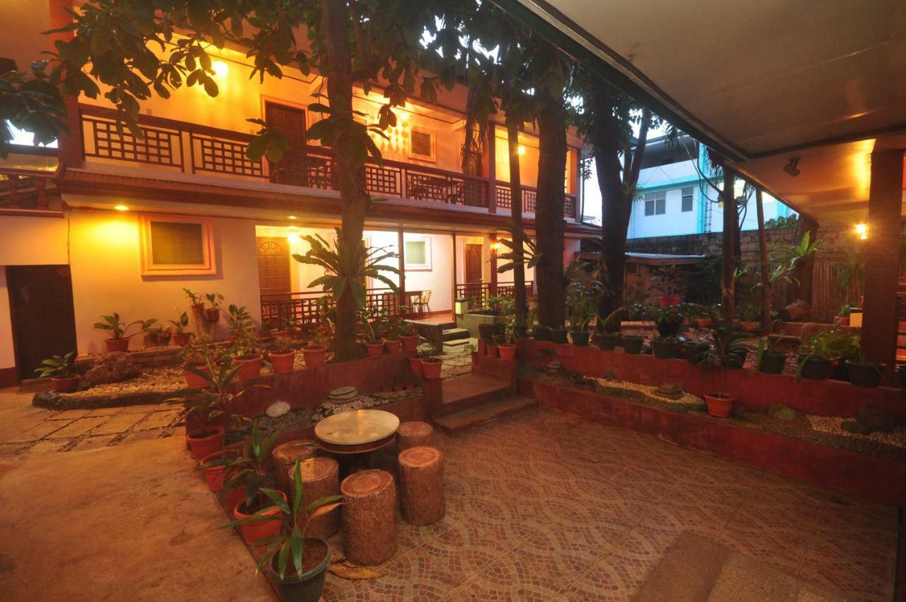 Lola Itang Pension House Tiniguiban Екстер'єр фото