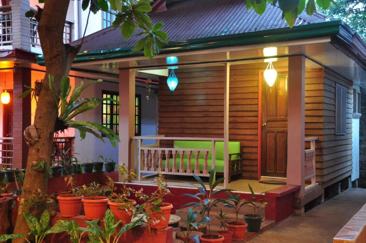 Lola Itang Pension House Tiniguiban Екстер'єр фото