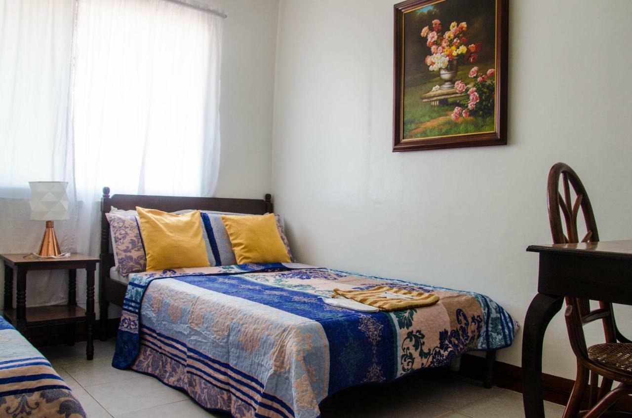 Lola Itang Pension House Tiniguiban Екстер'єр фото