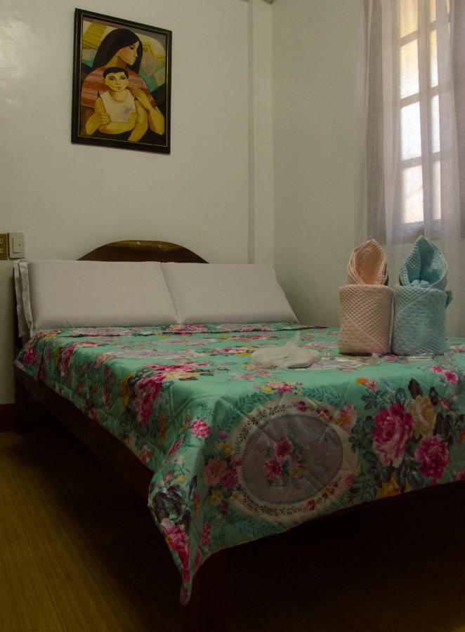 Lola Itang Pension House Tiniguiban Екстер'єр фото