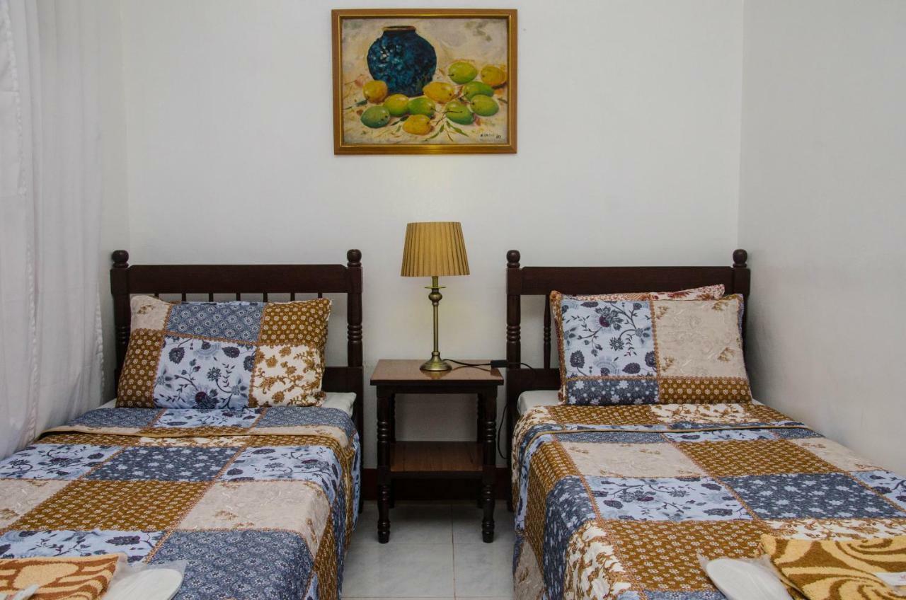 Lola Itang Pension House Tiniguiban Екстер'єр фото