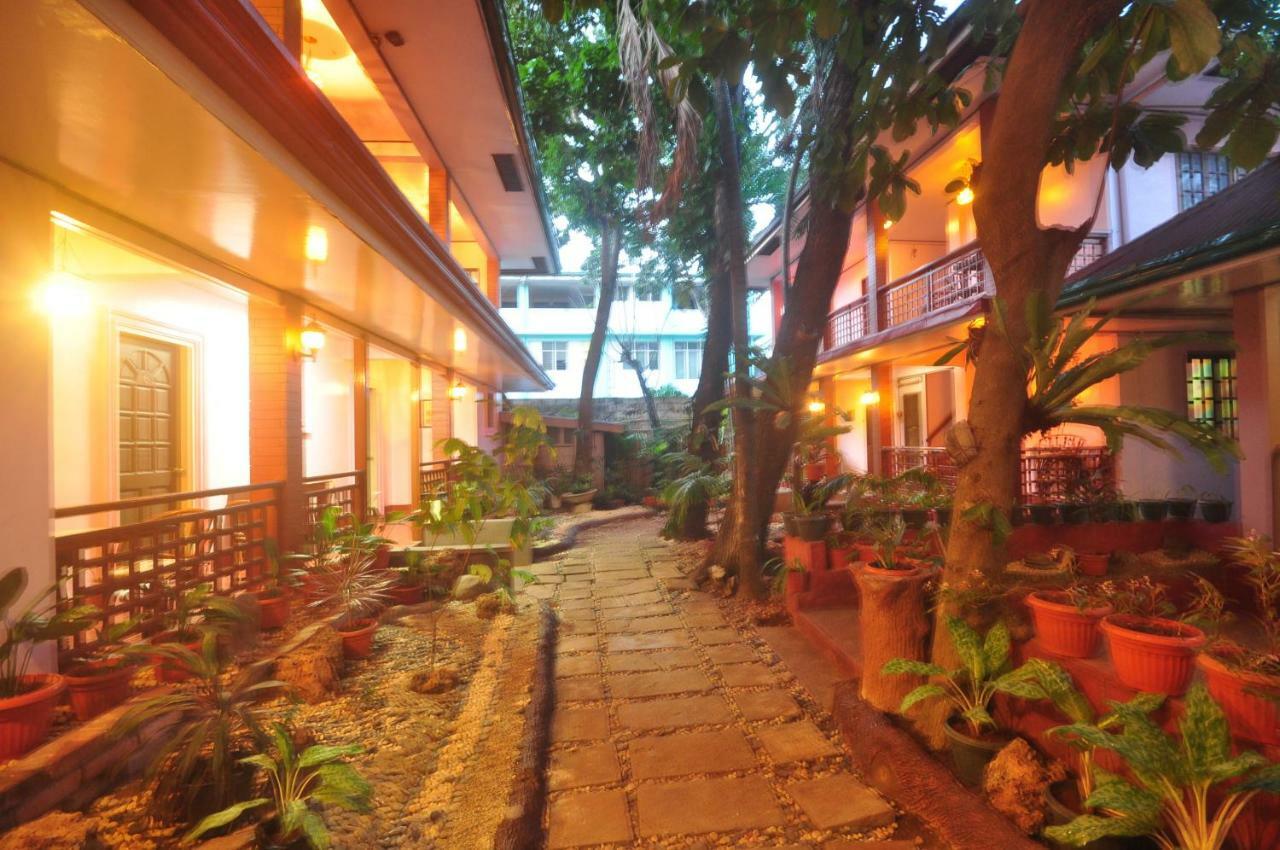 Lola Itang Pension House Tiniguiban Екстер'єр фото